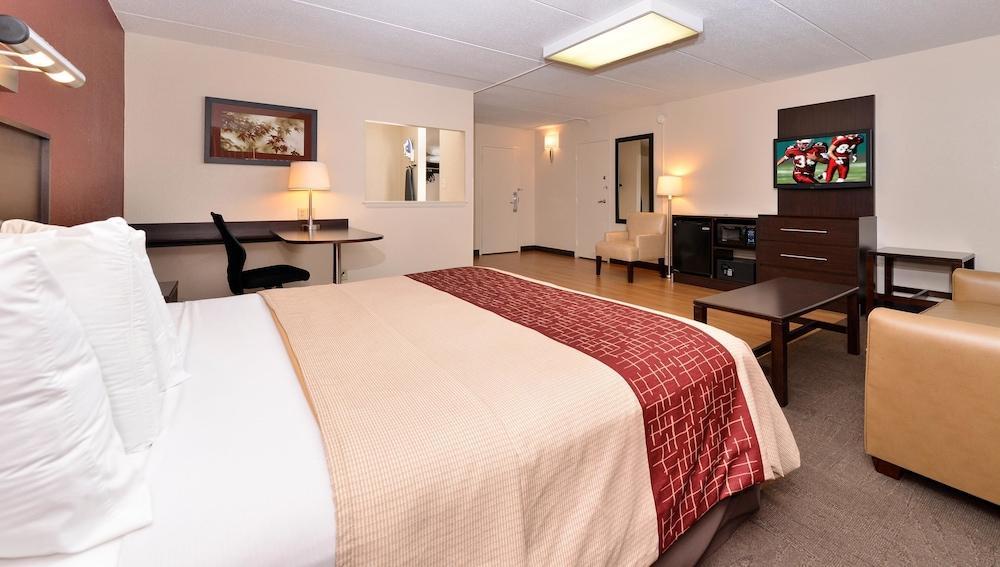 Red Roof Inn Plus+ Boston - Woburn/ Burlington Exterior photo