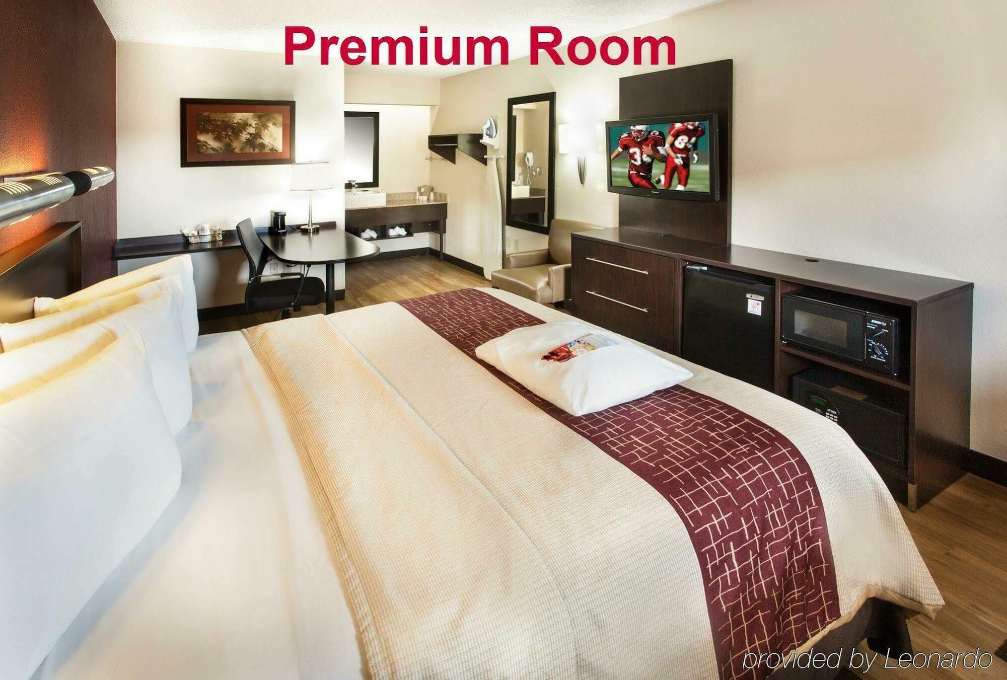 Red Roof Inn Plus+ Boston - Woburn/ Burlington Exterior photo